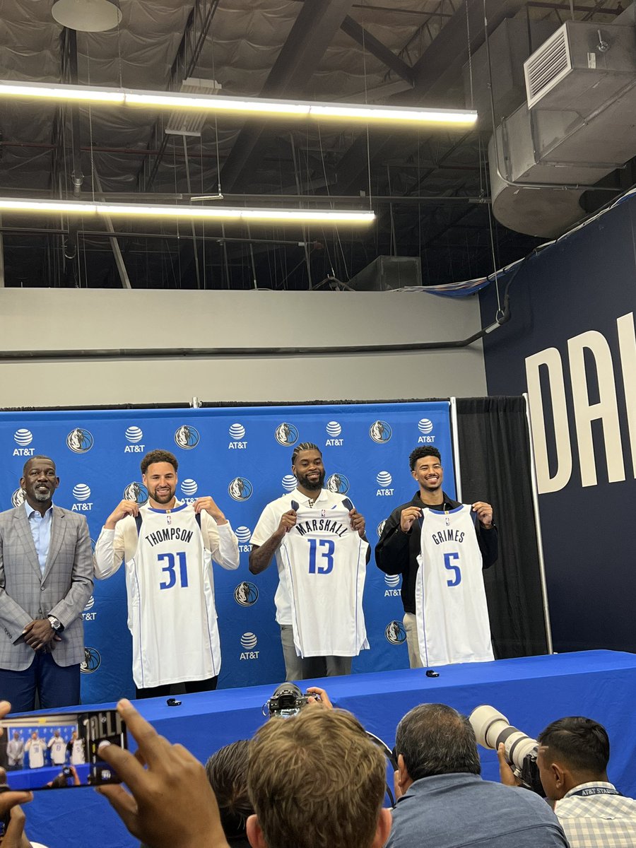 noahweber00's tweet photo. Klay Thompson, Quentin Grimes, and Naji Marshall with their new threads. https://t.co/sGjT45QsJE
