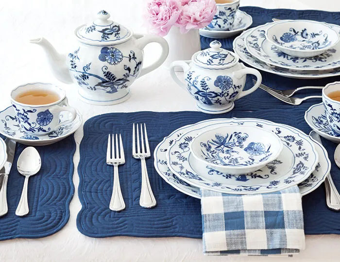 TeaTimeMag's tweet photo. We can't help but admire the beauty of blue-and-white china and the many ways it can be set at a table for afternoon tea. Discover a number of patterns and pieces that perfectly display this timeless color pairing at https://t.co/0ZXIrZmgWc. https://t.co/C87NVcXl68