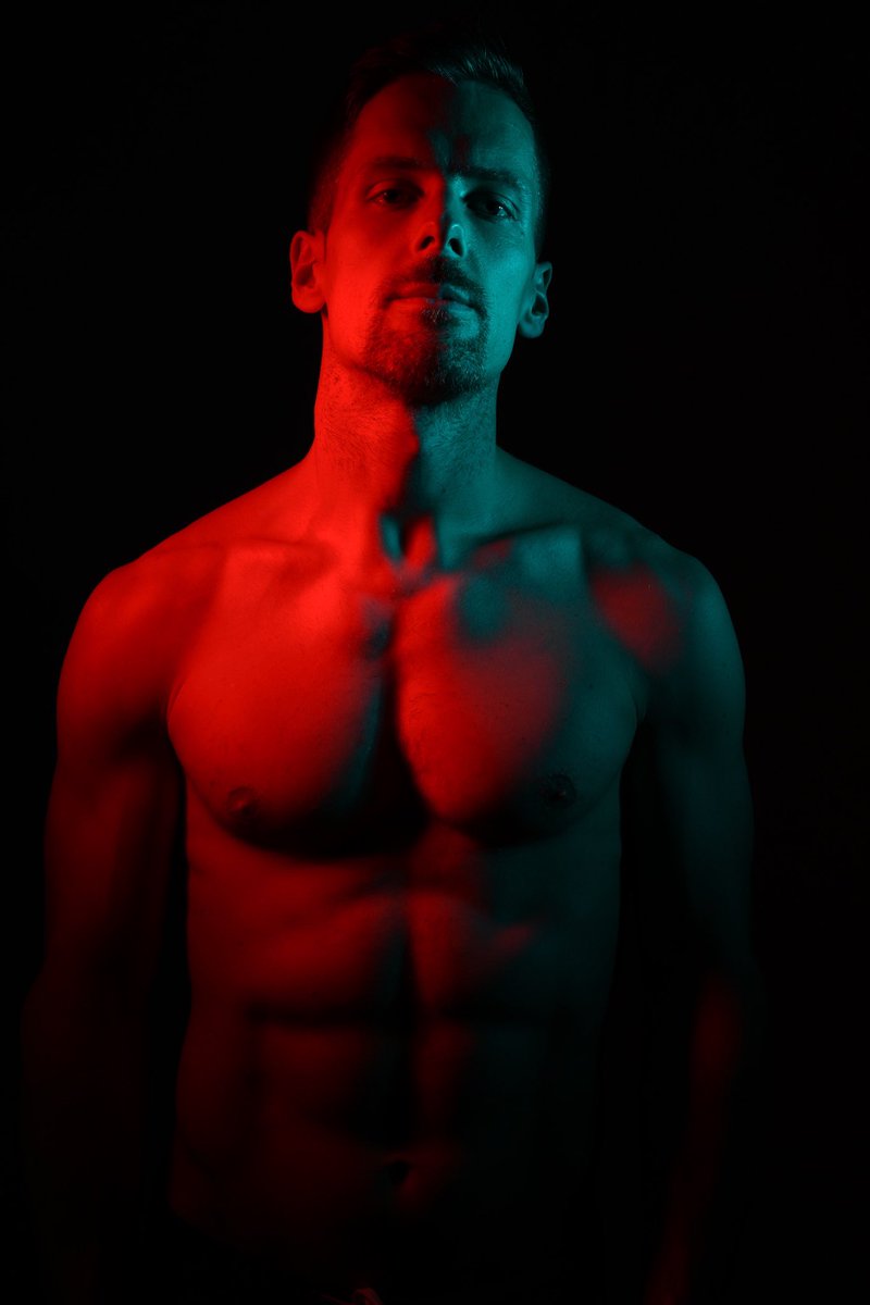 Follow the red light 🚨🚨🚨

onlyfans.com/le0n77