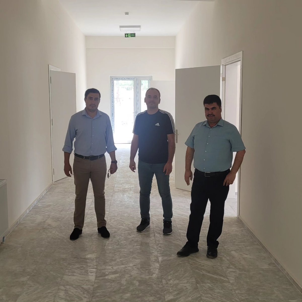 kalemem20's tweet photo. Hayırsever  İş  İnsanı  Halil,MAli ,Ahmet  Gören tarafından  yapımı devam  eden okulumuzda çalışmaları  yerinde gördük .Hayırseverimiz ve ustalarımıza teşekkür ederiz. 
@KaleKaymakamlig
@denizlimem 
@emre_caliskan 
@h_basgun 
@erhayla 
@YTEMEL3
@sinemkacmaz 
@ekicis20
@kale_ybo https://t.co/2j3u93GEBm