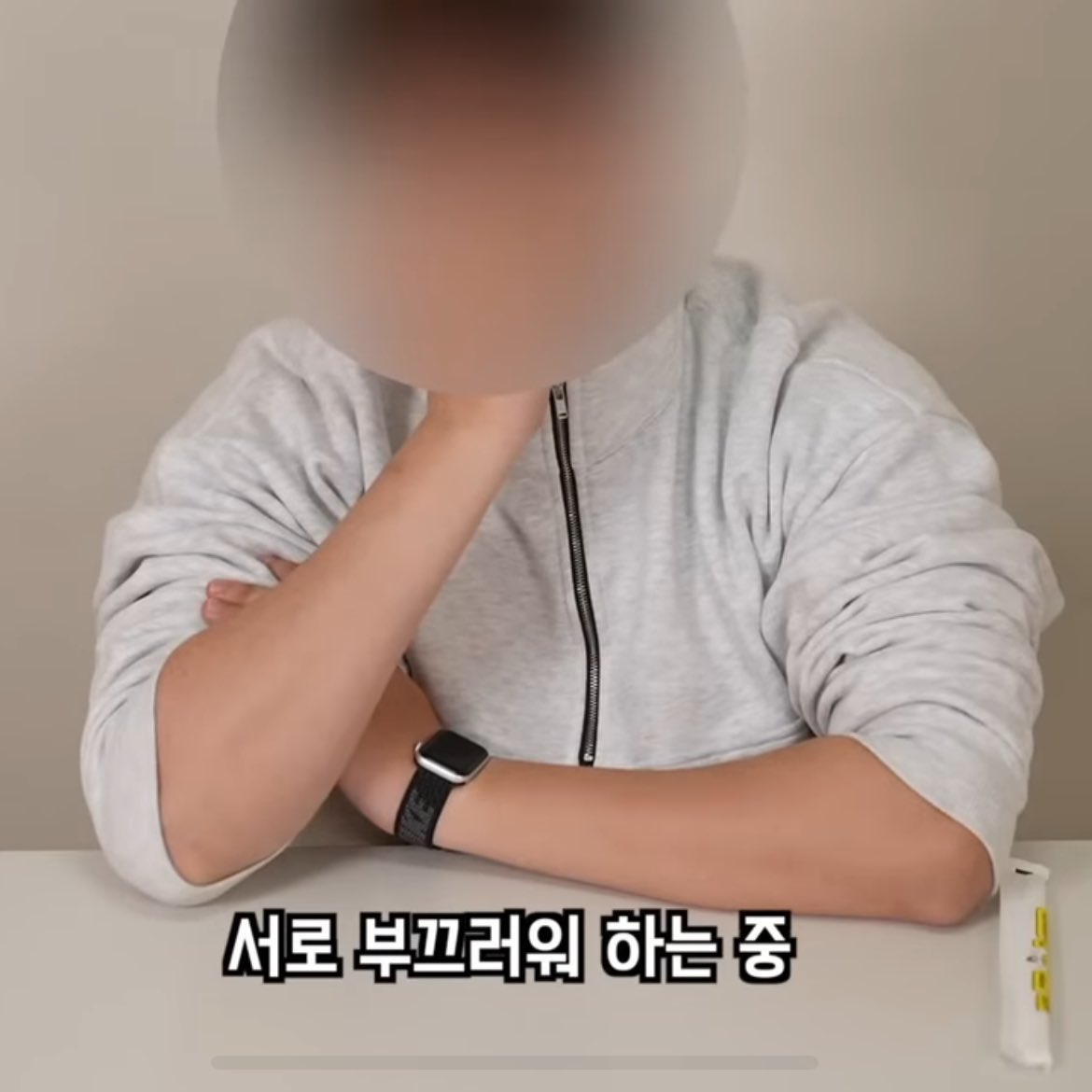 haruuuo0's tweet photo. 근데 요아정 왜 유행인지 모르겠음..
나에게는 요거트보다 상큼하고
초코 그래놀라보다 달콤하고
애플 청포도보다 톡톡 튀고
사랑스러운 박영환이라는 남자가 있는데.. https://t.co/Dbr3i0KoMb
