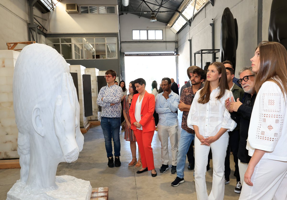 CasaReal's tweet image. La Princesa de Asturias y de Girona y la Infanta Sofía, en Sant Feliu de Llobregat para visitar el taller del escultor Jaume Plensa con motivo de los #PremiosPrincesaDeGirona 2024

➡️casareal.es/ES/Actividades…