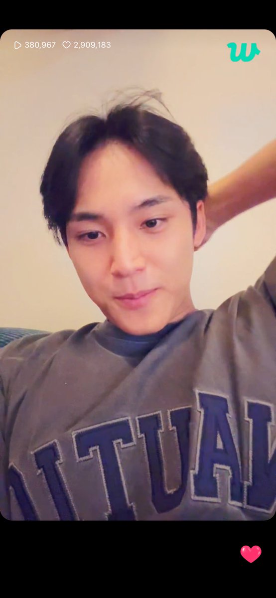 haa_n_ni's tweet photo. 🐶 "your clothes are wonwoo hyungs huh?" yes
🐶 "does wonwoo wear mingyus clothes too?" yes

MINWON NATION RISE😭😭😭😭😭 https://t.co/oAwTYwc5y8