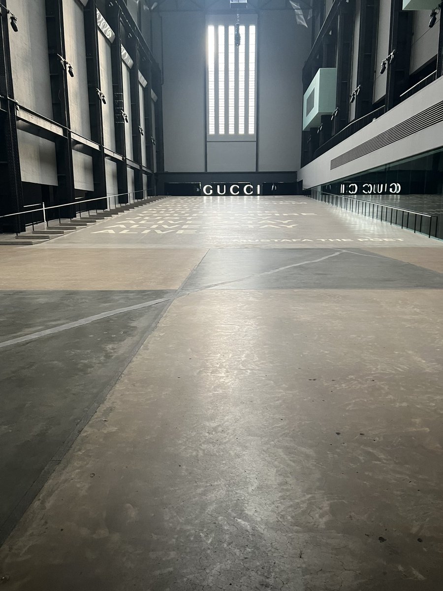 Knt98U's tweet photo. Gucci cruise show in Tate Modern https://t.co/iXzOuLZx8u