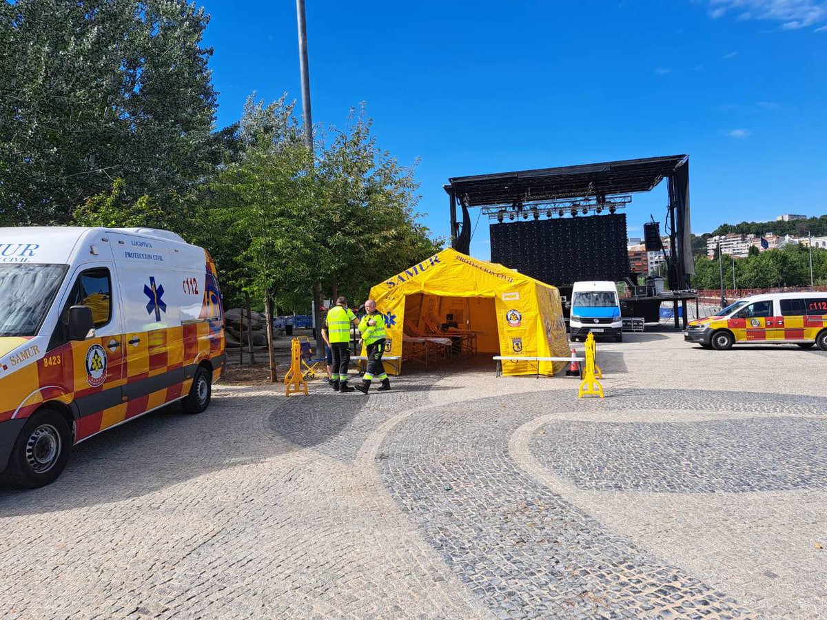 SAMUR_PC's tweet photo. ⛺ Desplegamos Puesto Sanitario Avanzado (PSA) para dar cobertura sanitaria en la retransmisión del partido de semifinales de la #Eurocopa2024 entre 🇪🇦España y 🇨🇵Francia.

🕘 21:00h.
📌 Explanada del Puente del Rey.
#EURO2024 https://t.co/4yVG4PJr4z