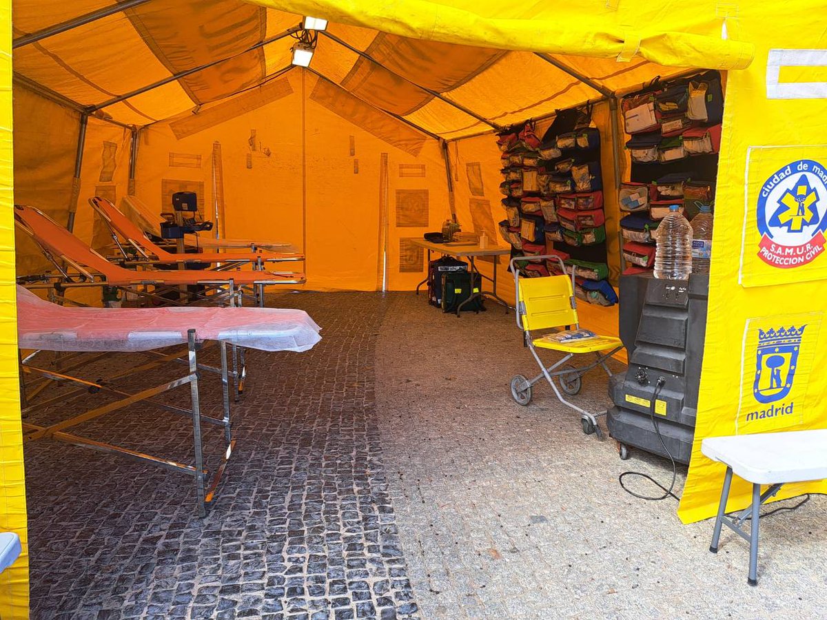 SAMUR_PC's tweet photo. ⛺ Desplegamos Puesto Sanitario Avanzado (PSA) para dar cobertura sanitaria en la retransmisión del partido de semifinales de la #Eurocopa2024 entre 🇪🇦España y 🇨🇵Francia.

🕘 21:00h.
📌 Explanada del Puente del Rey.
#EURO2024 https://t.co/4yVG4PJr4z