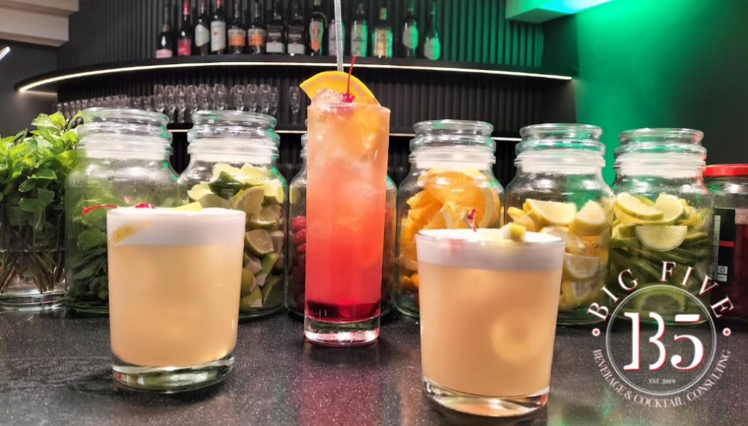 SKG_SA's tweet photo. Bring the full Mixology experience to your next event. 
Add some flair to your event with our full-service mixology bars and Magnificent Bartenders.  
Our Bartenders and Mixologist travels anywhere in and outside of Cape Town.
info@big5beverages.co.za 
https://t.co/dDiYdLPSKa https://t.co/cARjWa8iss
