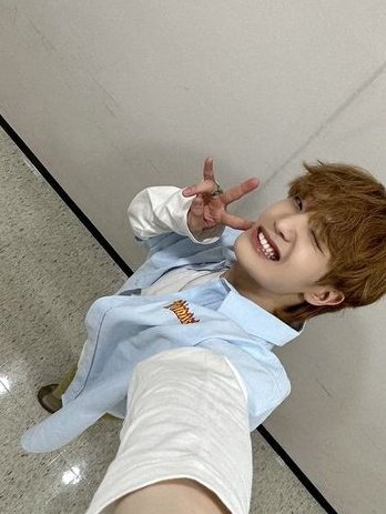 lele misses 창빈♡ 🫧 saw skz! ♡ tweet media