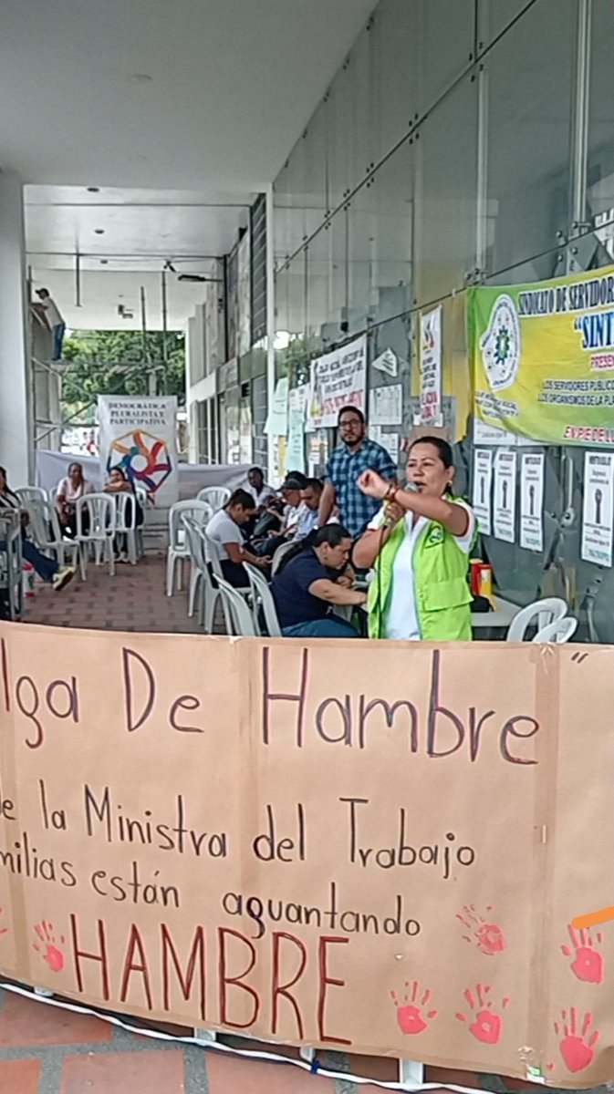 ProfeChuchoCali's tweet photo. Diferentes organizaciones sindicales expresando su apoyo y solidaridad a los trabajadores del @MintrabajoCol en #Huelga.
#EnCasaDeHerreroAzadonDePalo
@GloriaRamirezRi, un llamado respetuoso al cumplimiento de los acuerdos.
@cutcolombia @CGTCol @ctccolombia https://t.co/22DW0bYxel