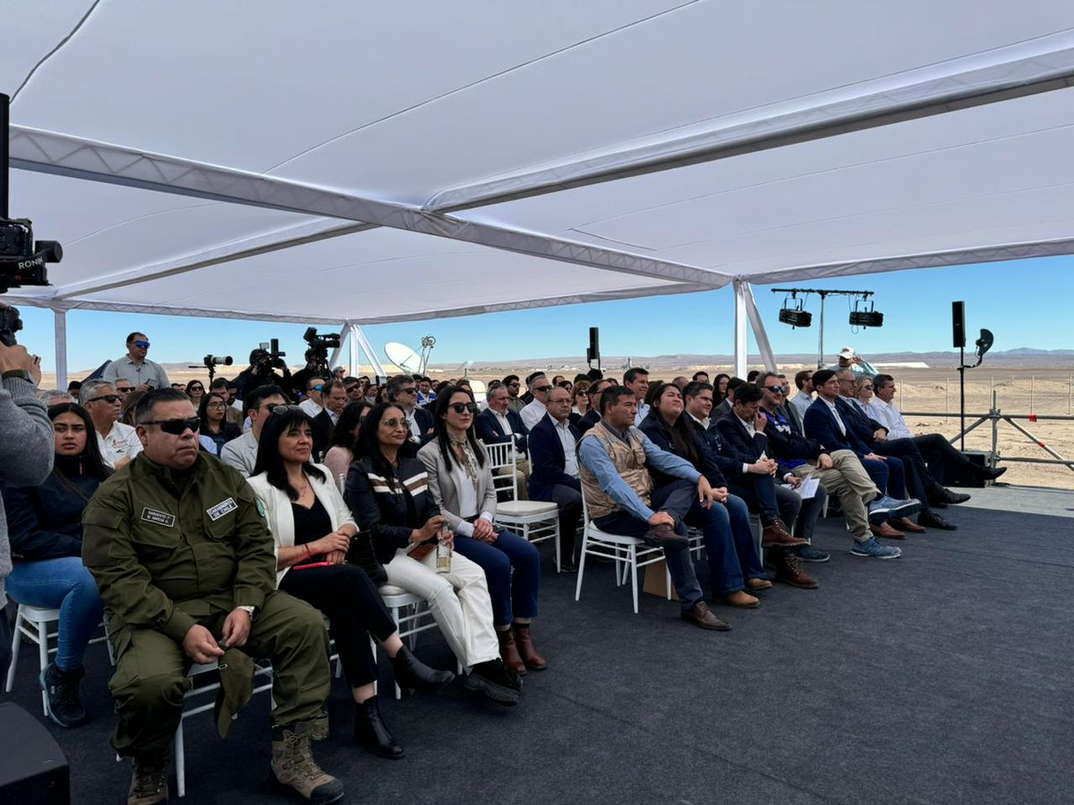 coord_electrico's tweet photo. Este lunes se inauguró la planta solar #CEME1de Generadora Metropolitana en la comuna de María Elena. Con esto, ya contamos con cerca de 10.300 MW de tecnología fotovoltáica que está aportando su generación al Sistema Eléctrico Nacional.
#Energia #ERNC #Antofagasta https://t.co/zVmdKMohos