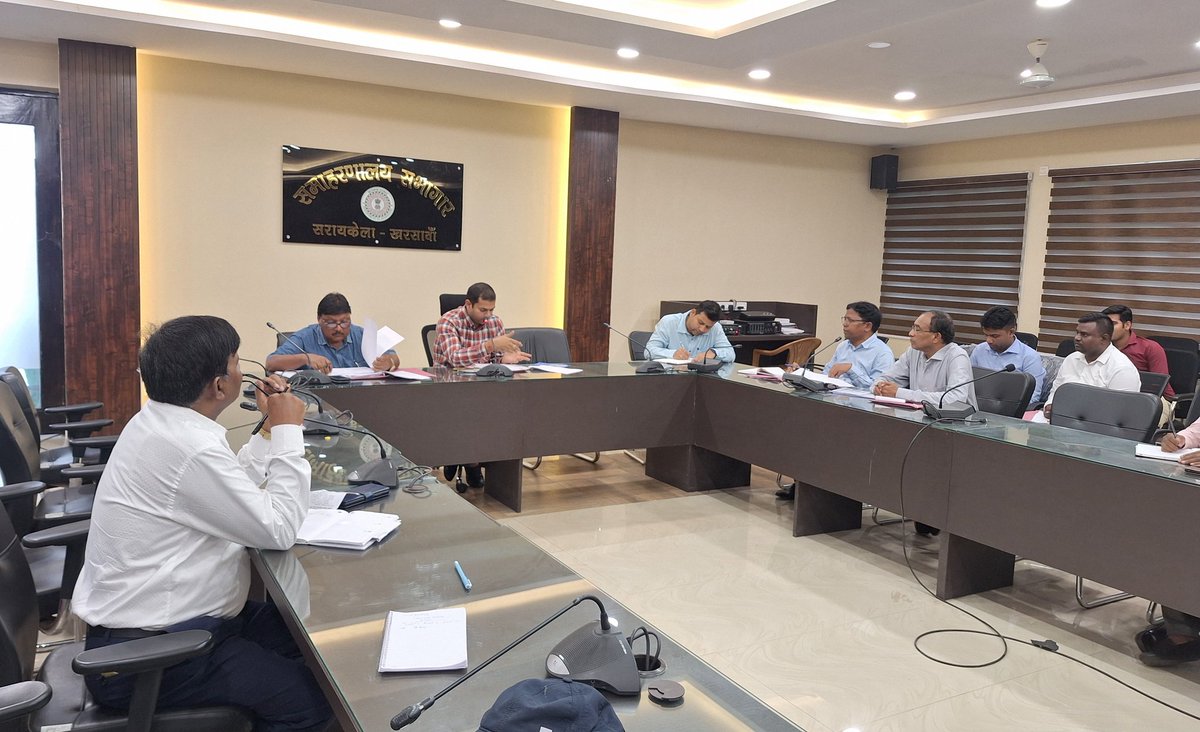 कल्याण विभाग अंतर्गत संचालित योजनाओं की समीक्षा के क्रम में निर्धारित समयावधी में योजनाओं के तहत निर्धारित लक्ष्य को पूर्ण करने तथा विभिन्न माध्यम से योजनाओं का प्रचार-प्रसार कर शत प्रतिशत योग्य लाभुकों को लाभ प्रदान करने का निर्देश दिया गया।
<a href="/HemantSorenJMM/">Hemant Soren</a> <a href="/prdjharkhand/">IPRD Jharkhand</a>