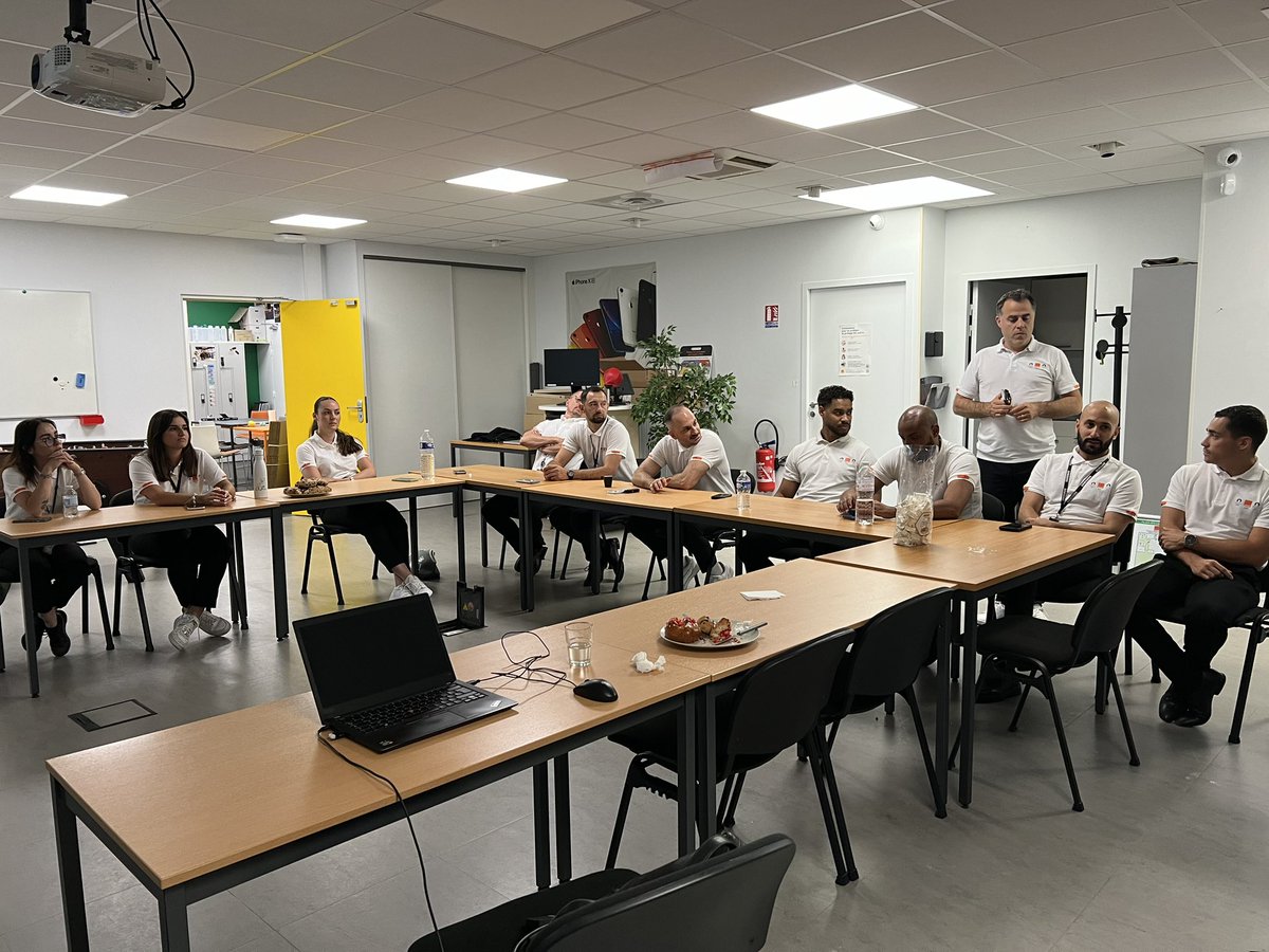 L’équipe de la Boutique Orange de Montélimar et le codir de l’Agence Distribution Sud Est, mobilisés pour réussir nos enjeux commerciaux 💪💪🎯📈