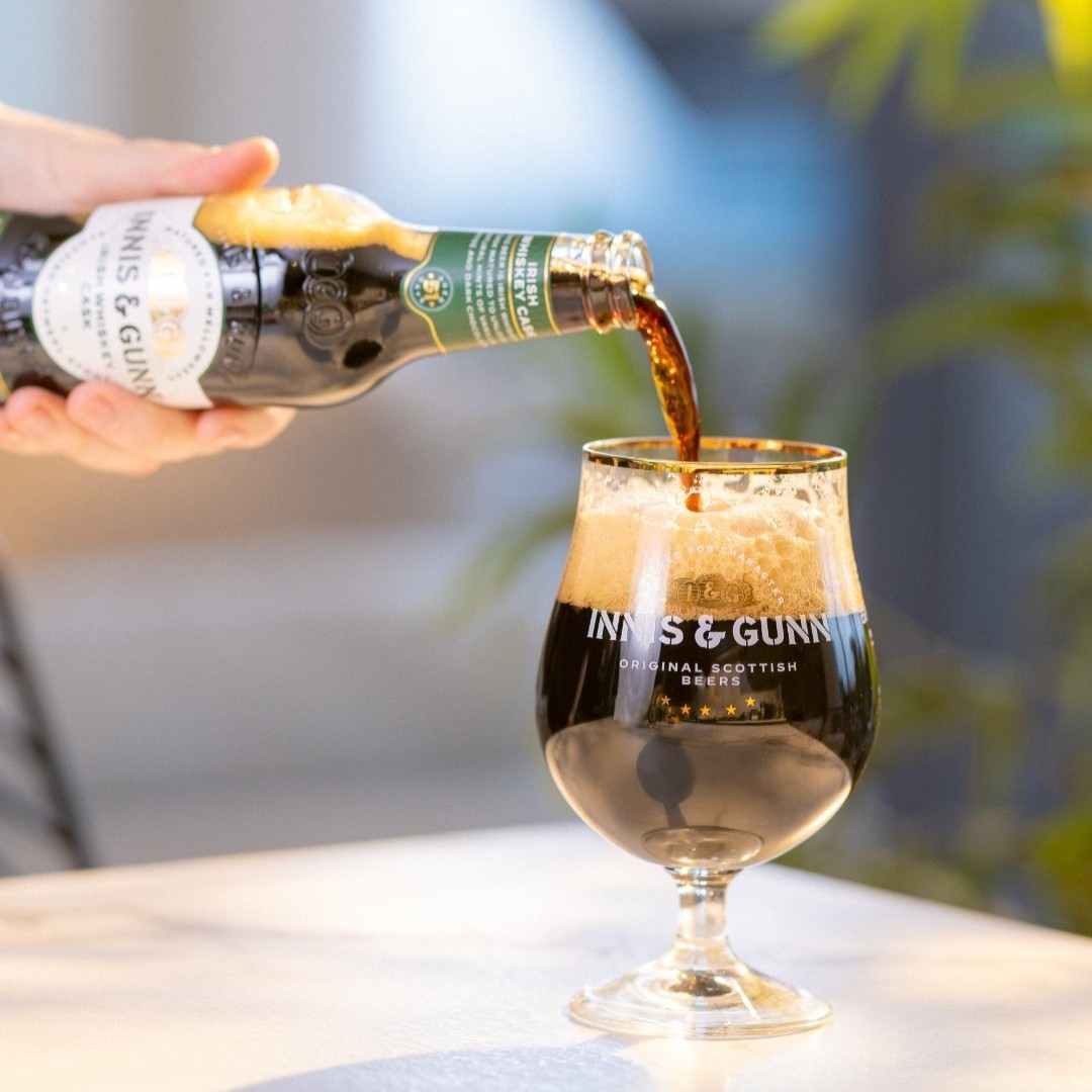 innisandgunn's tweet photo. Dark chocolate. Espresso. Vanilla bean. Let the flavours swirl with every sip of our rich Irish Whiskey Cask Stout 🤤
#innisandgunn #caskmatured #scottishbeer https://t.co/DnvKiTxQE9