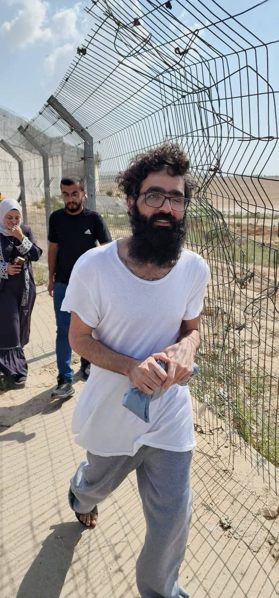 After a detention that lasted 8 months in israel’s Ofer prison, Journalist Moaz Amarneh was released in a tragic situation of neglect and lack of food

Pictures are before his arrest and after his release, now compare that to the israeli captive and tell me, who was tortured?