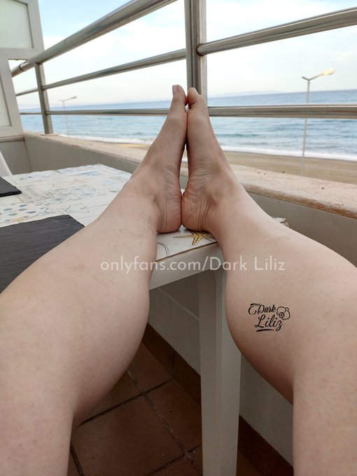 Enjoying a mini vacation by myself 🖤   📷 https://t.co/BA861Da1eG   #feet_bbc #solesandtoes #toeslovers<a href="/tag/pies"class="tags"><span>#pies</span></a><a href="/tag/feetlover"class="tags"><span>#feetlover</span></a><a href="/tag/toeslovers"class="tags"><span>#toeslovers</span></a><a href="/tag/descalza"class="tags"><span>#descalza</span></a><a href="/tag/femalefeet"class="tags"><span>#femalefeet</span></a>