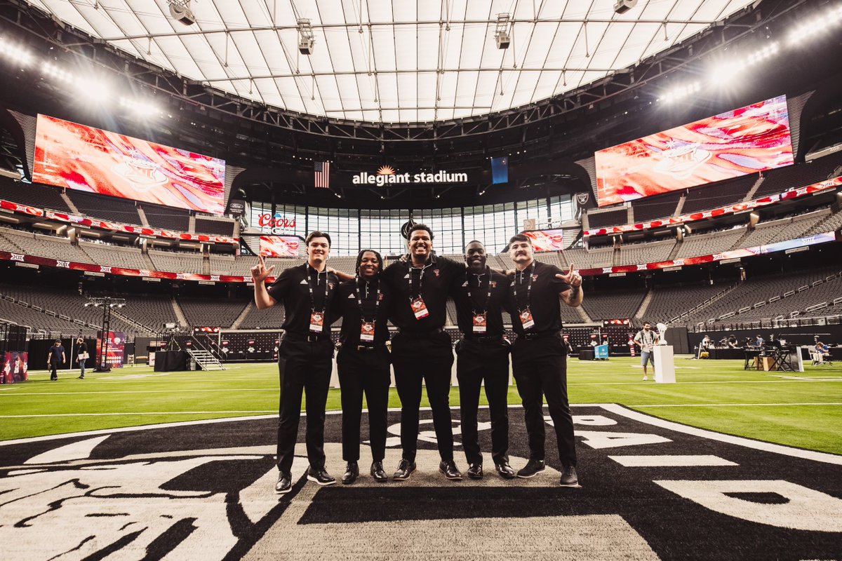 TexasTechFB's tweet photo. Hey guys, you ready to let the dogs out? https://t.co/OTHKJH2Dss