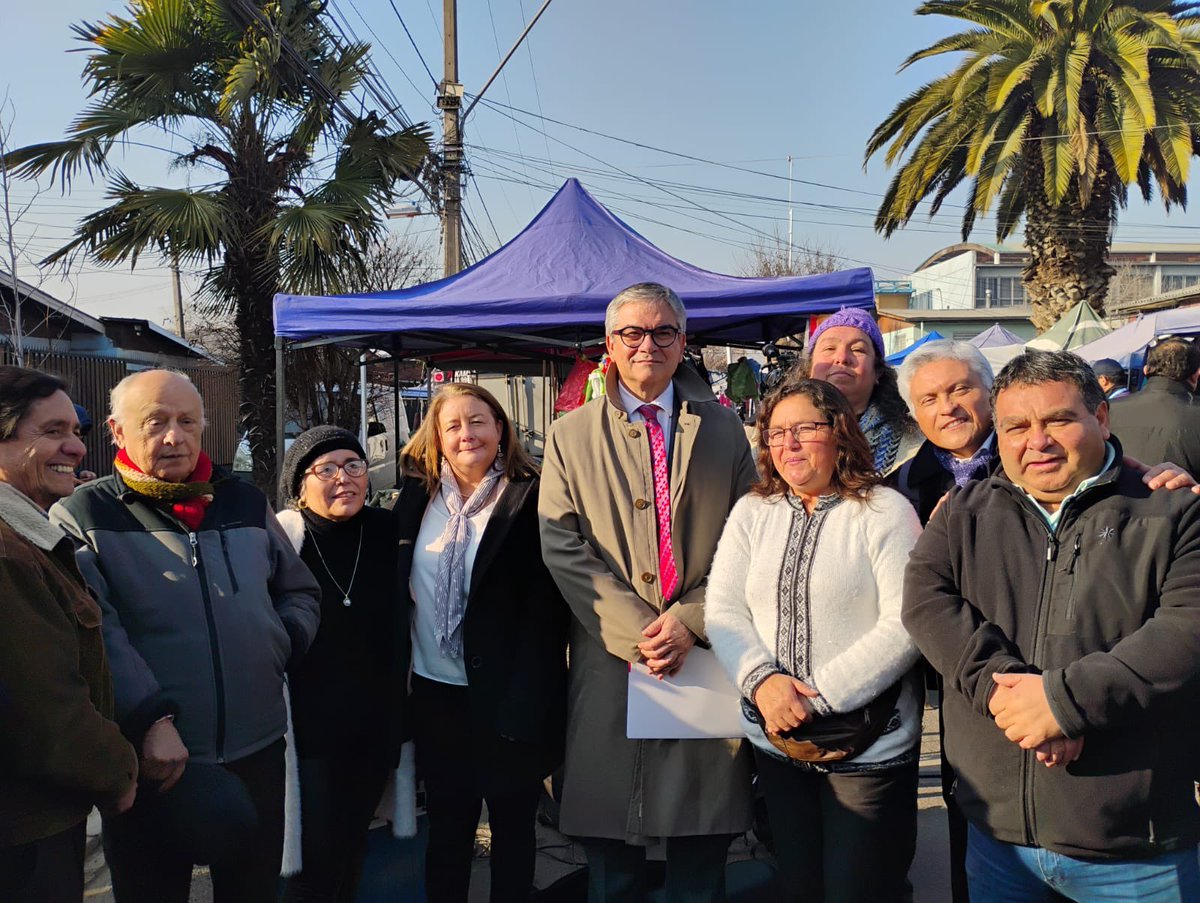 Felicitamos a las y los comerciantes feriantes d Chile, en especial a <a href="/ferias_libres/">Ferias Libres Chile</a> , que han llegado a acuerdo con <a href="/Min_Hacienda/">Ministerio de Hacienda</a> para contar por 1ra vez en su historia con un sistema tributario q les permitirá participar d mejor forma en este importante canal comercial del país