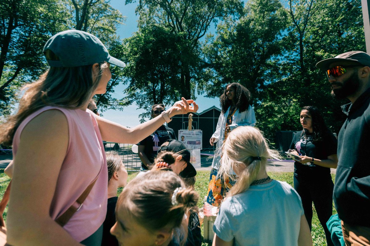 Soapbox Science Ville de Québec (@soapboxsciqc) on Twitter photo Soapbox Science ne serait pas possible sans nos conférencières, des femmes scientifiques remarquables venues présenter leurs recherches au public 🙌 Voici un aperçu des présentations de cette année 2024.  
Photos par moonset.productions Soapbox Science ne serait pas possible sans nos conférencières, des femmes scientifiques remarquables venues présenter leurs recherches au public 🙌 Voici un aperçu des présentations de cette année 2024.  
Photos par moonset.productions