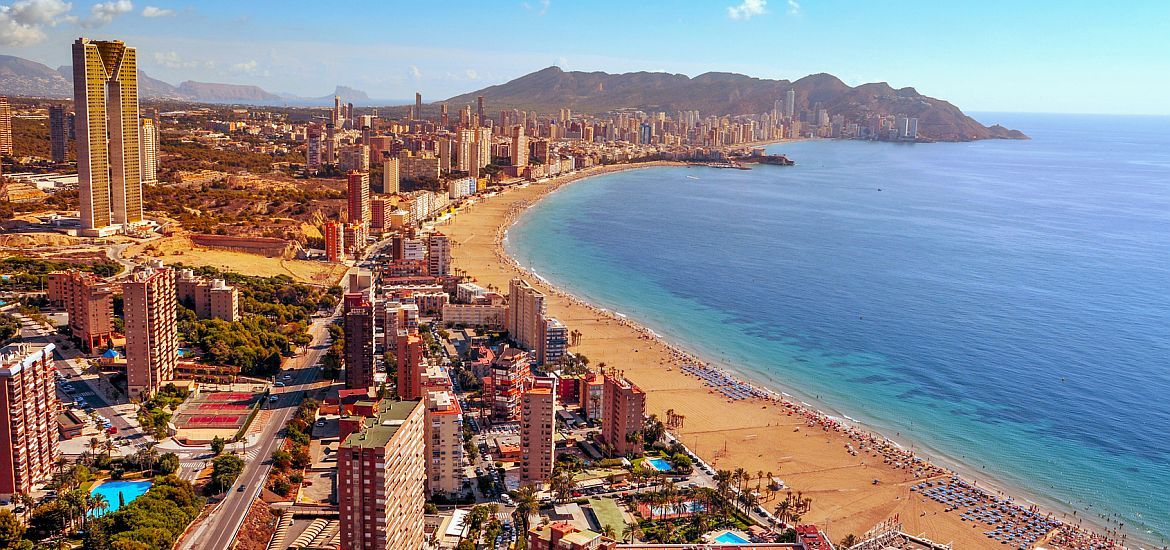 Golf breaks to Spain offer sun, sea, sangria and first-class golf courses and facilities ☀️🍹

With top venues stretching along the entire coastline, you are truly spoilt for choice 🇪🇸

Take a look of some of our travel offers to Spain👇
buff.ly/3cCfFkr