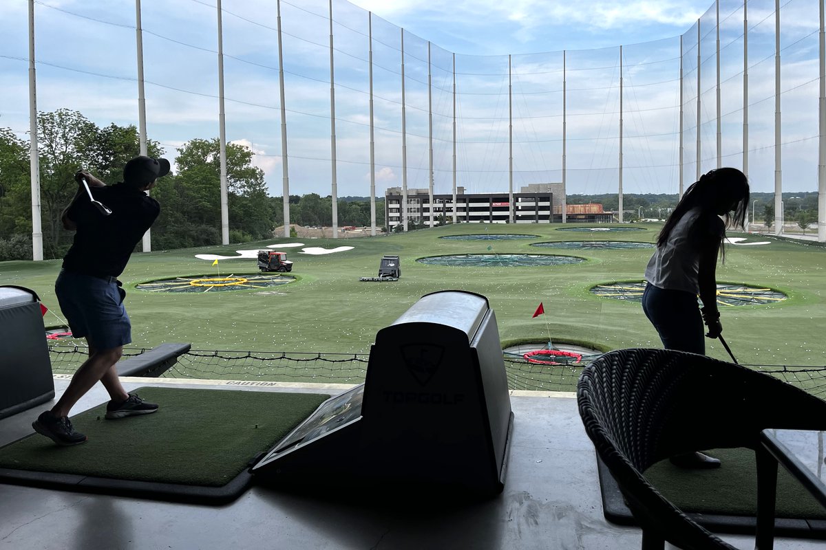 Commonwealth_HQ's tweet image. Swinging into teamwork! ⛳️
 
A few members of our Columbus team took on Topgolf! From perfecting our swings to cheering each other on, it was a day filled with laughter, learning, and lasting connections. 
 
#OneCommonwealth #AnythingButCommon #TopGolf #SummerInterns #TeamBonding