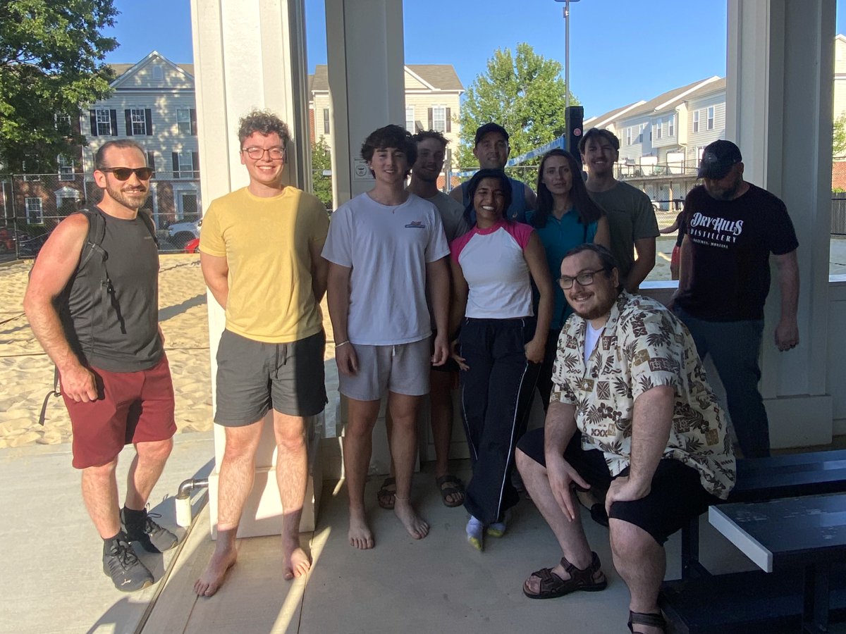Commonwealth_HQ's tweet image. Swinging into teamwork! ⛳️
 
A few members of our Columbus team took on Topgolf! From perfecting our swings to cheering each other on, it was a day filled with laughter, learning, and lasting connections. 
 
#OneCommonwealth #AnythingButCommon #TopGolf #SummerInterns #TeamBonding