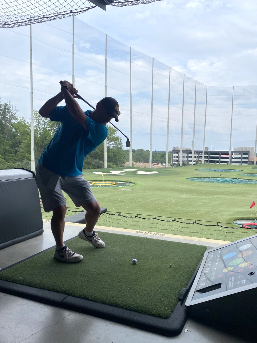 Commonwealth_HQ's tweet image. Swinging into teamwork! ⛳️
 
A few members of our Columbus team took on Topgolf! From perfecting our swings to cheering each other on, it was a day filled with laughter, learning, and lasting connections. 
 
#OneCommonwealth #AnythingButCommon #TopGolf #SummerInterns #TeamBonding