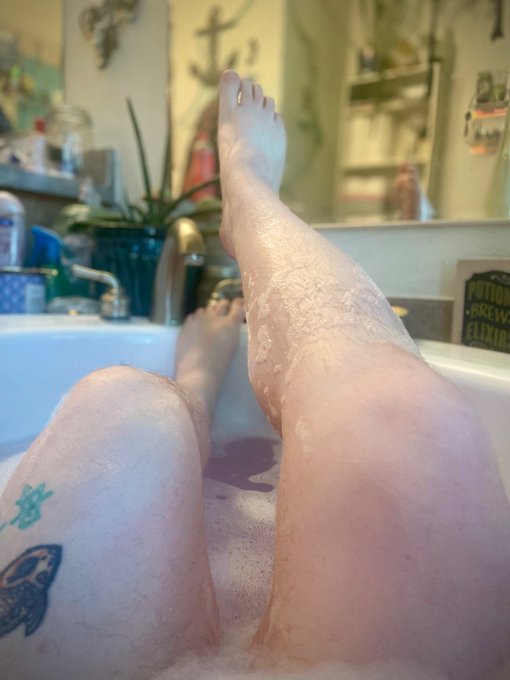 My boyfriend (unofficial) invited my wife on a date without me😭 Guess  I&rsquo;m  gonna  spend  all  day  pampering<a href="/tag/bathtime"class="tags"><span>#bathtime</span></a><a href="/tag/nomakeupselfie"class="tags"><span>#nomakeupselfie</span></a><a href="/tag/selfcare"class="tags"><span>#selfcare</span></a>