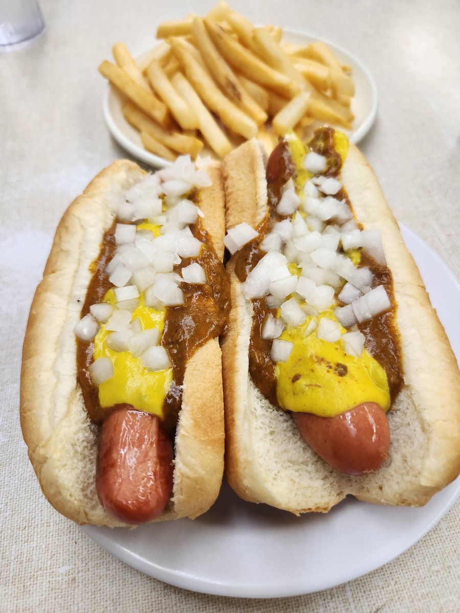Of course, it's time for a stop at my favorite Coney Dog place of all time ... Lafayette Coney Island. I have known the manager Ali Alhami for well over 40 years, since the days when I was a teenager. 👍 💯 🌭