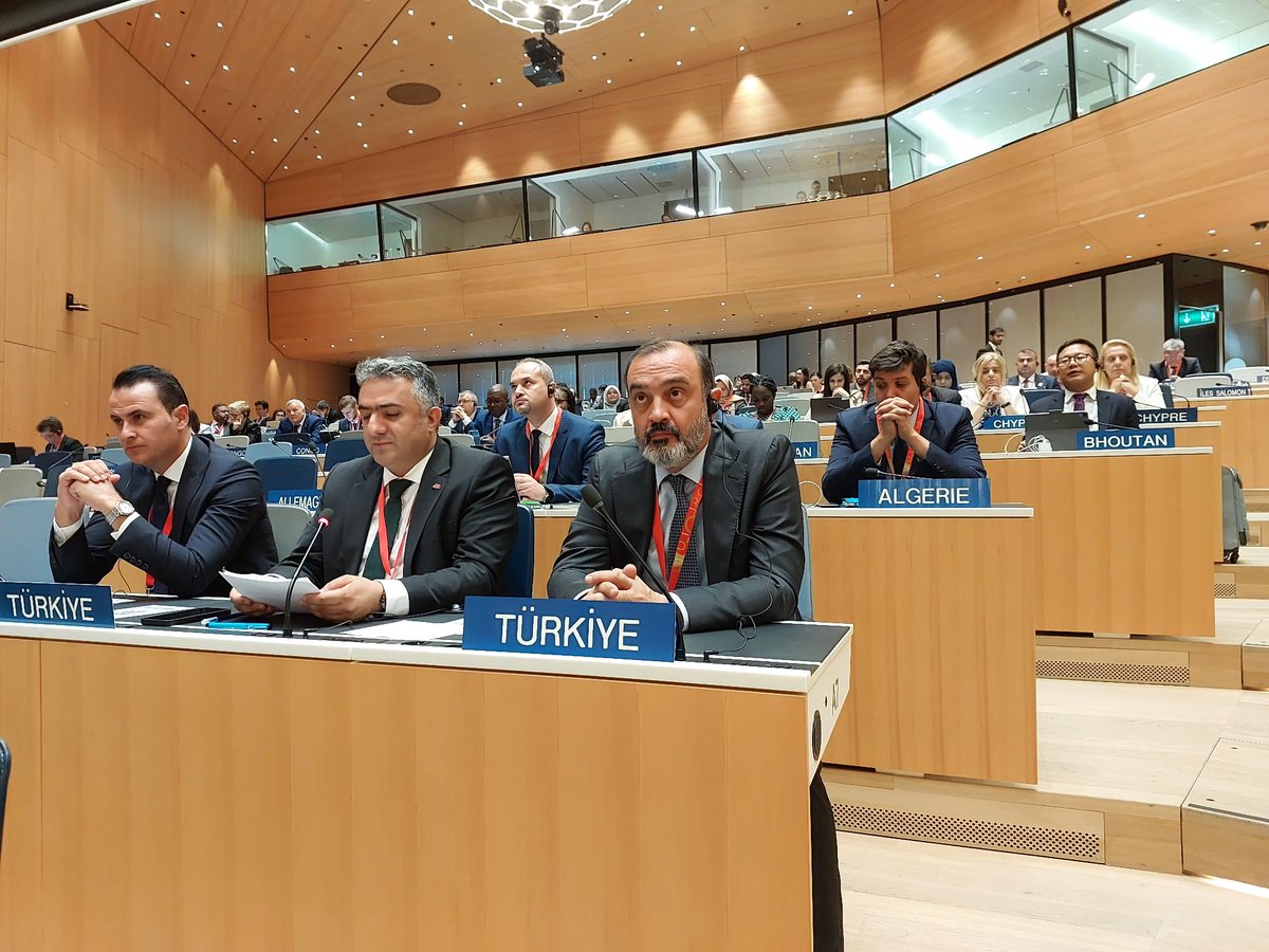 TURKPATENT's tweet photo. Kurum Başkanımız Prof. Dr. @mzekidurak, Dünya Fikri Mülkiyet Örgütü 65. Genel Kuruluna katılım sağlıyor.

Genel Kurulun ilk gününde ülkemizde fikri ve sınai mülkiyet alanında yaşanan önemli gelişmeleri paylaşan Durak, Genel Kurul süresince WIPO Genel Direktörü Daren Tang ve diğer ülke temsilcileri ile ikili görüşmeler gerçekleştirecek.

📍 @WIPO