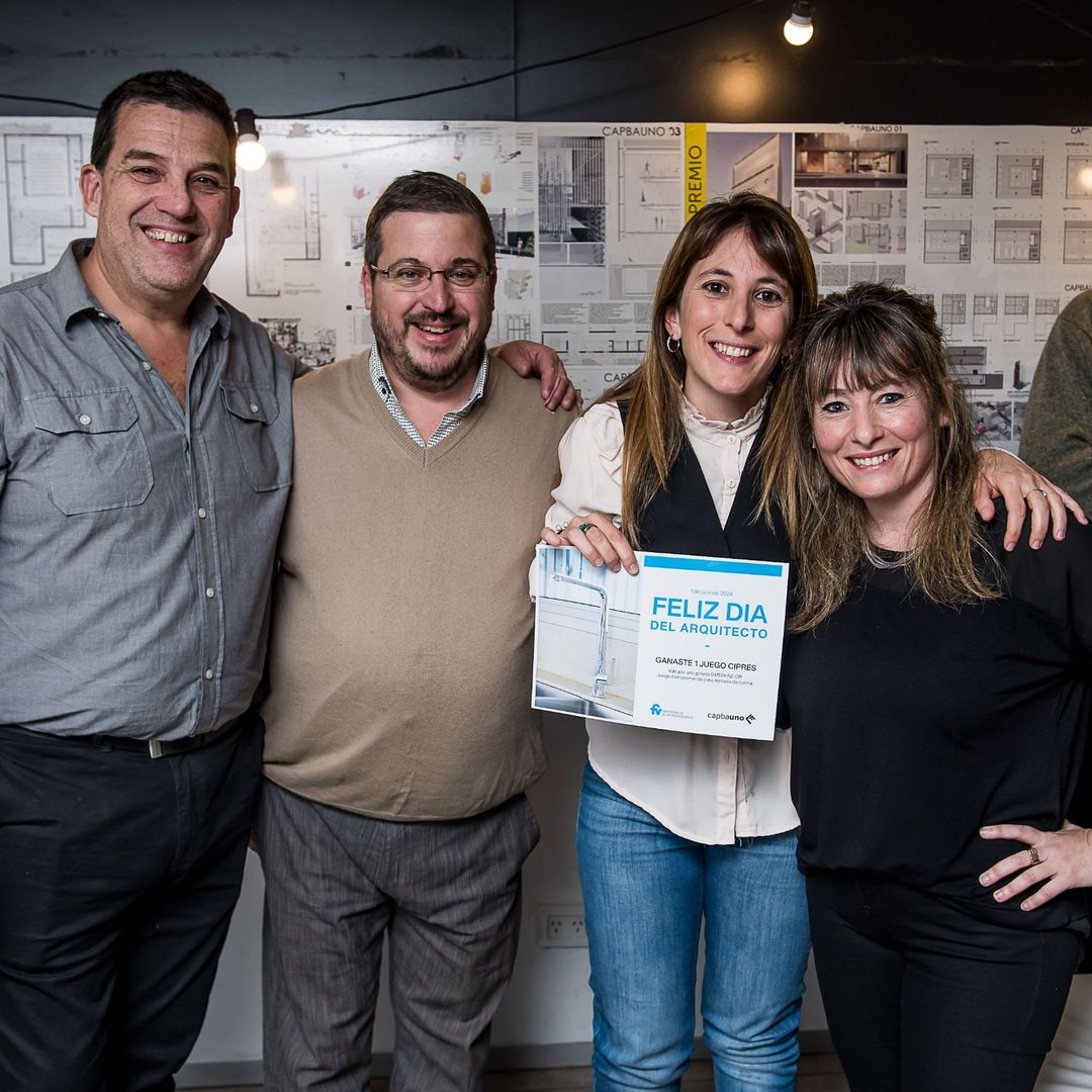 🔊 CELEBRACIÓN DÍA DE LOS ARQUITECTOS Y ARQUITECTAS

📌 Con la concurrencia de más de 200 colegas, se realizó en la Sede Distrital un evento conmemorativo abierto y gratuito, concebido como una oportunidad para el encuentro y debate sobre la difícil coyuntura de nuestra actividad