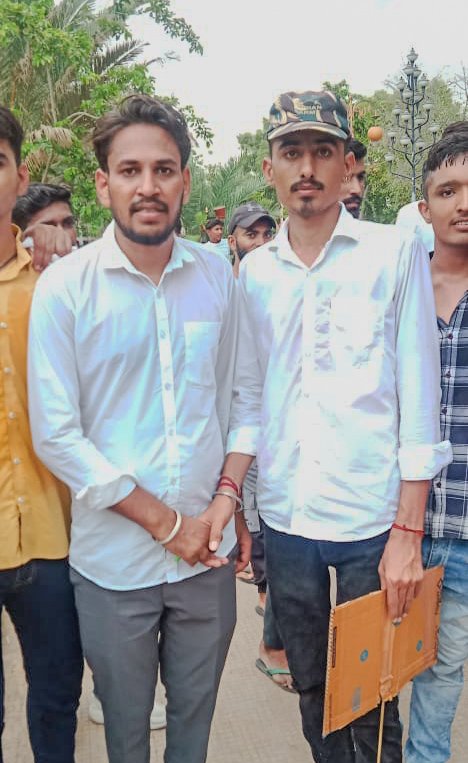 sau_viru's tweet photo. भजनलाल सरकार 50% महिला आरक्षण के बिल को वापस नहीं लेती है, तो हम राजस्थान के युवा शपथ लेते हैं, bye election चुनाव में बीजेपी सरकार का बहिष्कार करेंगे। @manojmeena
  #Barmer
#मनोजमीना  #manojmeena
#महिला_आरक्षण_वापस_लो 
#manojmeena https://t.co/rN3DUFOTgP