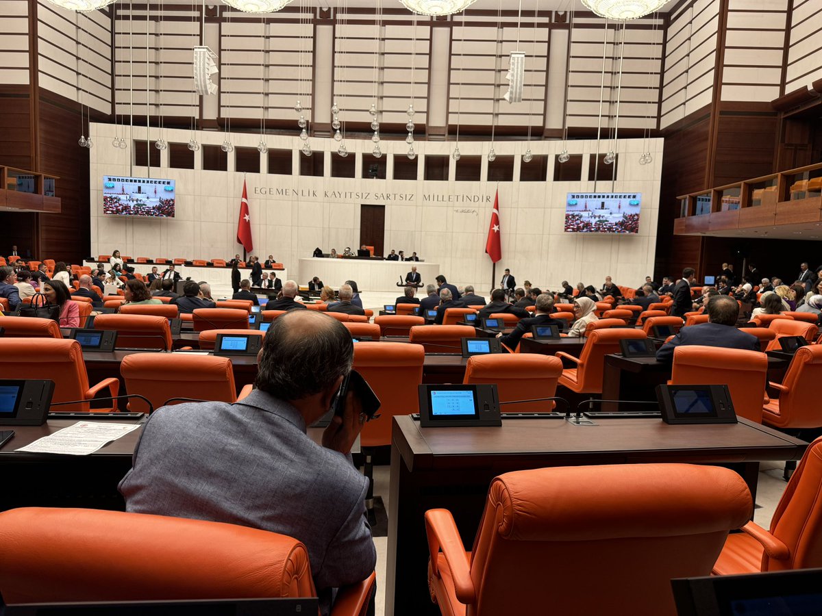 FarukDinc_'s tweet photo. Kadın, çocuk ve sivilleri katleden soykırımcıların yargılanması için son 5 dakika kaldı.

Duyarlı milletvekillerimiz!!!
İnsanlık ve masum çocuklar adına elimizi vicdanımıza koyup #Ülkemdesiyonistİstemiyorum diyelim. https://t.co/KXktKyaDrf