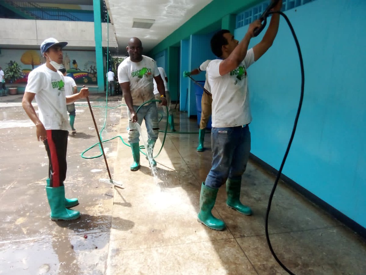 #Bricomiles | Avanza recuperación del Liceo Diego de Vallenilla #Cumanacoa

La infraestructura de esta institución educativa se vio afectada tras la crecida del #RíoManzanares

#VenezuelaEsPoesía