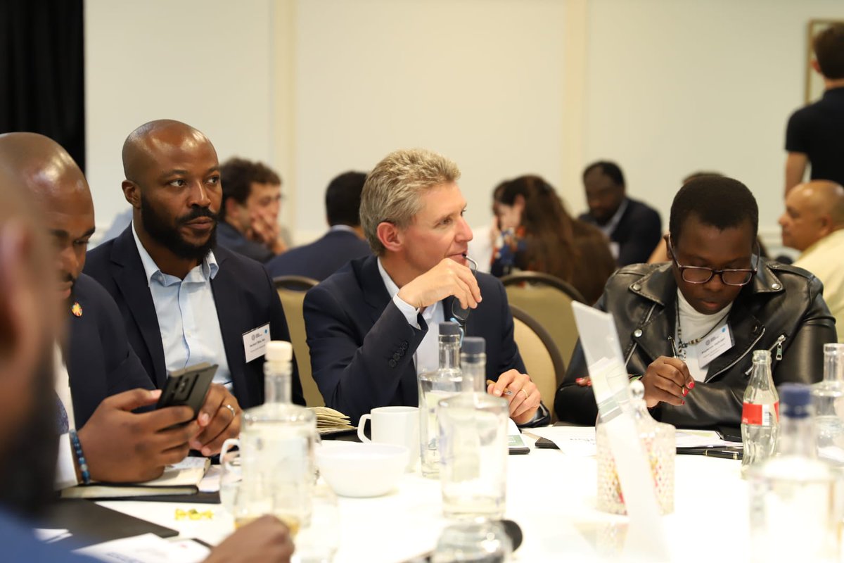 AfricaEuropeFdn's tweet photo. 🤝Together with our partners, we've just concluded two days of intergenerational dialogues on the #FutureAfricaEU elations, bringing together youth, policy makers and experts from both continents to pinpoint priority sectors and learning opportunities in sustainable finance.

🎯A few common takeaways emerged.
Read them here https://t.co/5qIkosg9U2