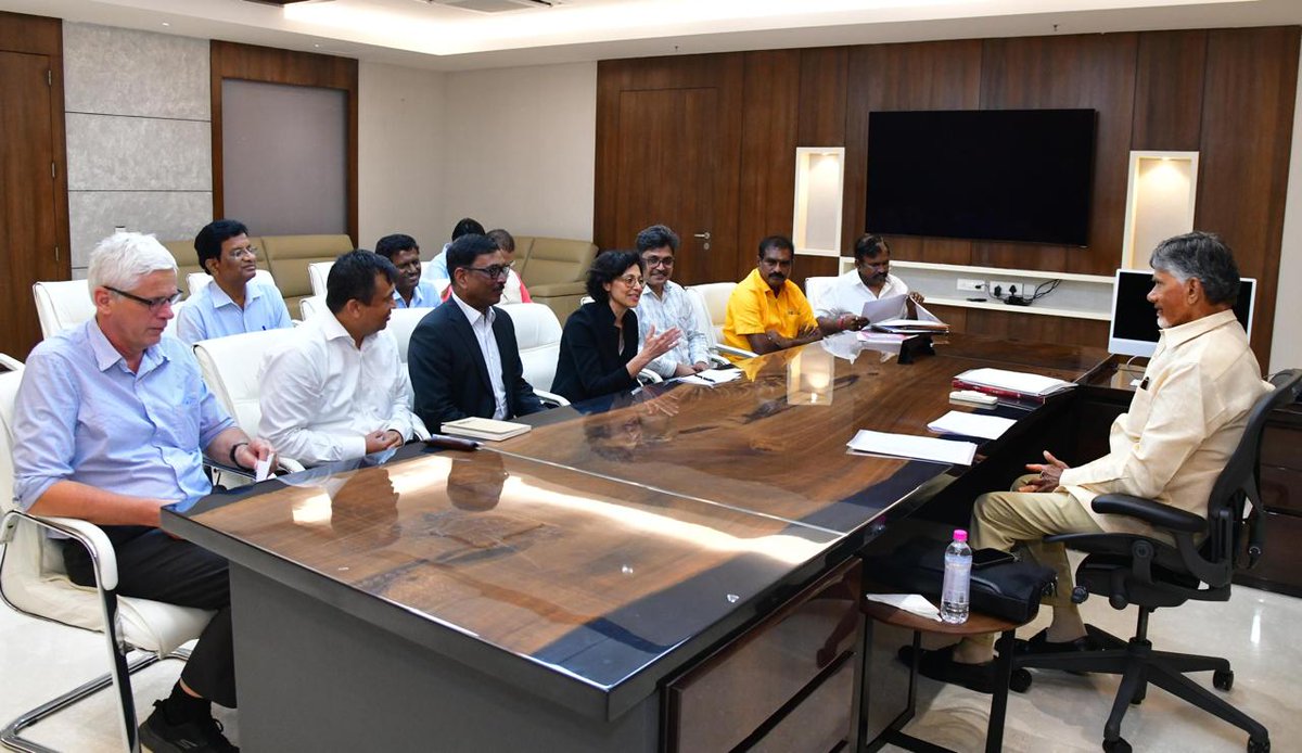 Had a fruitful meeting with Sumila Gulyani, Joop Stoutjesdijk, Dr. Rajagopal Singh and their colleagues from The World Bank today. Requested for their help in completion of pending irrigation projects, river basin planning, dam safety, flood management for longer-term water