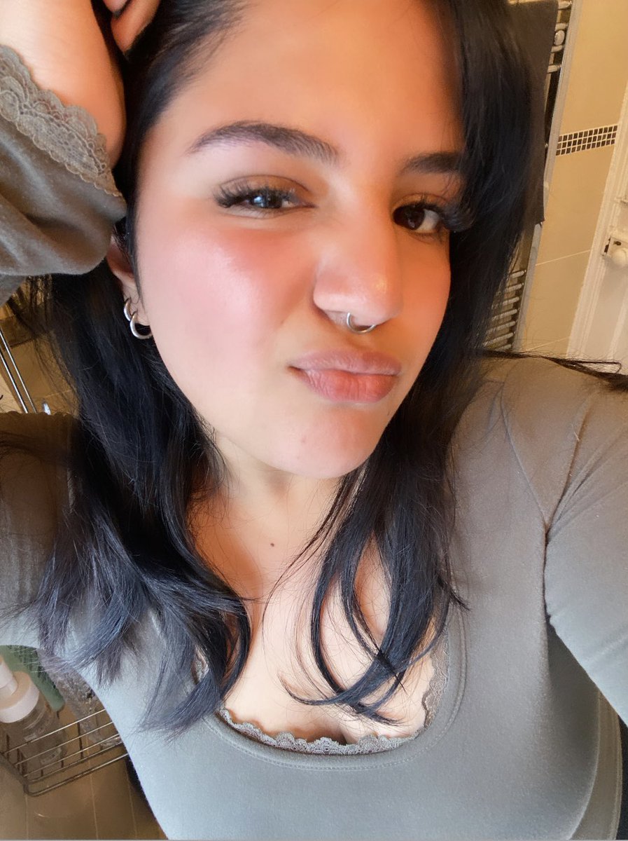 heIIotitty's tweet photo. not bangs season anymore ig :/ https://t.co/dX9VNC5TMD