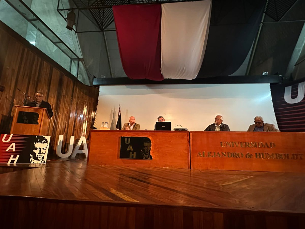 CairotaenCcs's tweet photo. Nuestra asistencia a la Clase Magistral con el Dr. Abraham Clavero Ex embajador ante el Reino de Arabia Saudíta "Conflictos en el Medio Oriente" en la Universidad Alejandro de Humboldt.

#Venezuela #Caracas #EmbajadadeEgipto  #EmbajadadeEgiptoVzla https://t.co/EeaoKb5mB7