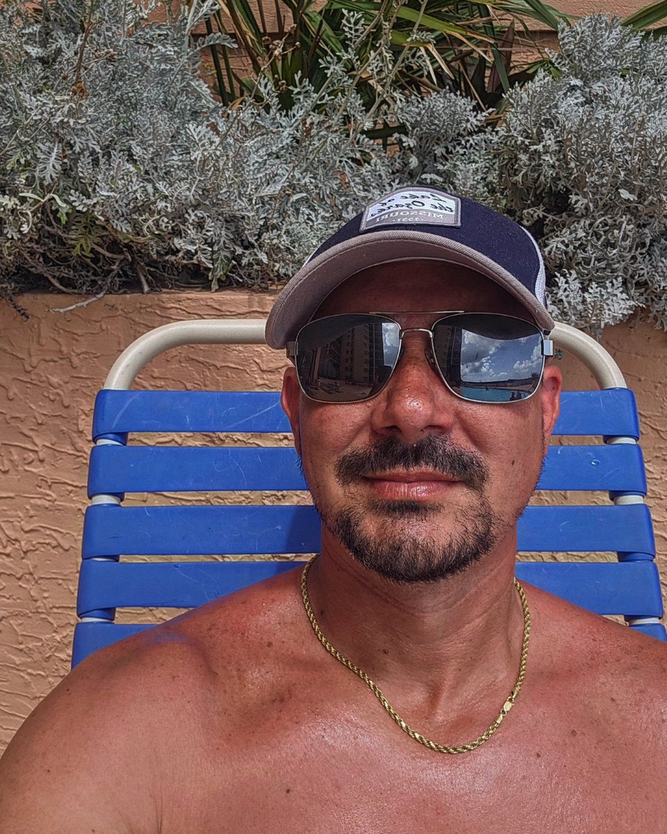 314swinger's tweet image. Just hanging out. Wish I had a pretty pussy to sit on this face