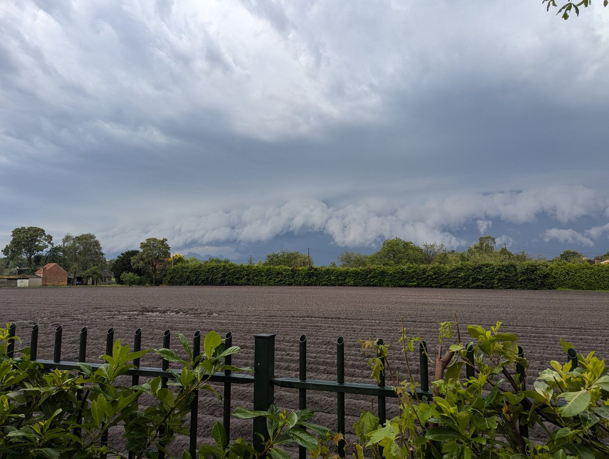 SeBsZ's tweet photo. @NoodweerBenelux @StormchaserNL https://t.co/4VIYeZGPwX