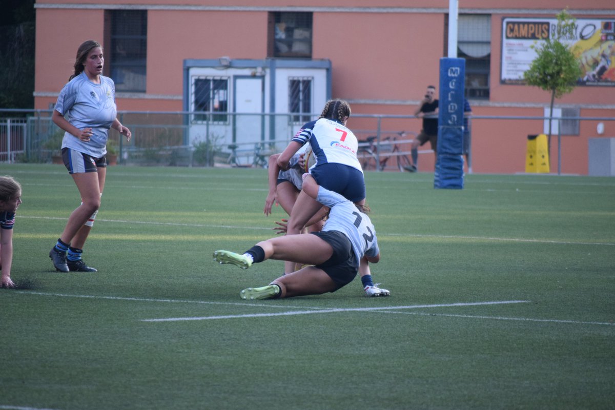rugby_cat's tweet photo. Divendres Catalunya S19 femenina va jugar un amistós amb les Eagle Impact Rugby Academy 🇺🇸 a la Foixarda 🏟️

Les nord-americanes van guanyar 5 a 29 un partit molt entretingut que serveix per posar punt i final a la temporada amb una experiència internacional 🙌

📸 Thaïs Nonell https://t.co/nlNRzNXYe5