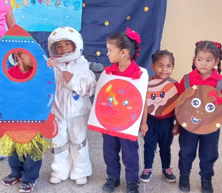 Hermosas presentaciones del cierre de proyectos del 3er momento pedagógico de nuestros niños y niñas de C.E.I. Cacica Urquía 
<a href="/NicolasMaduro/">Nicolás Maduro</a> <a href="/_LaAvanzadora/">Yelitze Santaella</a> @MPPEDUCACION <a href="/rafaellacava10/">Rafael Lacava</a> <a href="/xiomaluna/">XIOMARA LUNA PROFESIONALES Y TÉCNICOS</a>  

#CaraboboExcelenciaEducativa
#VenezuelaEsPoesía