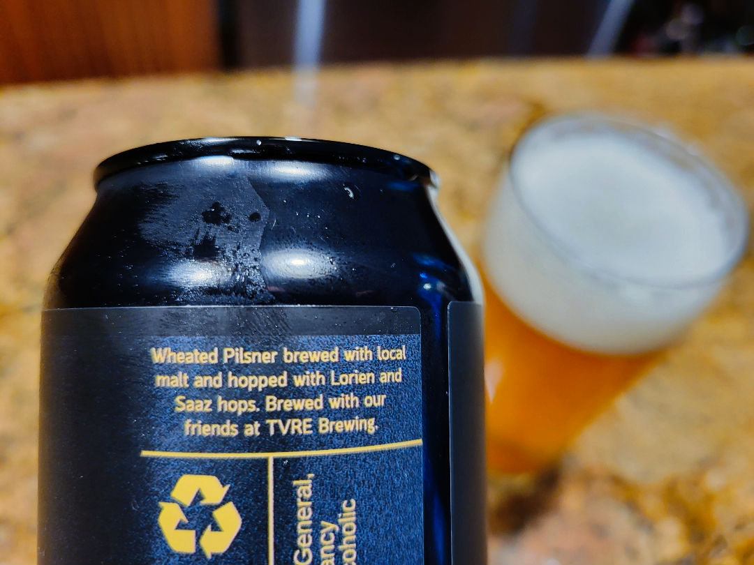 scottvillers's tweet photo. #drinkcheck #ncbeer #cobeer #clearbeer @ResidentCulture x @trve collab / "Heavy Light Vol. 3" Wheated Pilsner w/Lorien &amp; Saaz hops https://t.co/gx7YvJWd5O
