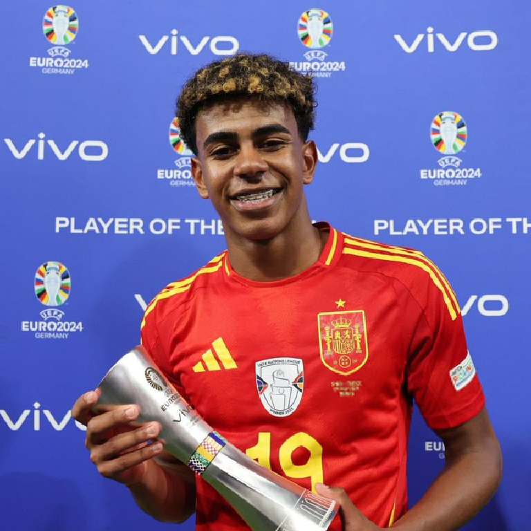 InvictosSomos's tweet photo. ✅Hoy marcó un GOLAZAZO ESPECTACULAR.
✅ Hoy se convirtió en el goleador más joven en toda la historia de la Euro.
✅ Hoy lideró la remontada de España ante Francia.
✅ Hoy guió a España a la final de la Eurocopa.
✅ Hoy dio show en cada balón que tocó.
✅ Hoy se marchó ovacionado por todo el estadio.
✅ Hoy fue elegido como el MVP absoluto de la noche.

HOY VIMOS HISTORIA GRACIAS A LAMINE YAMAL.