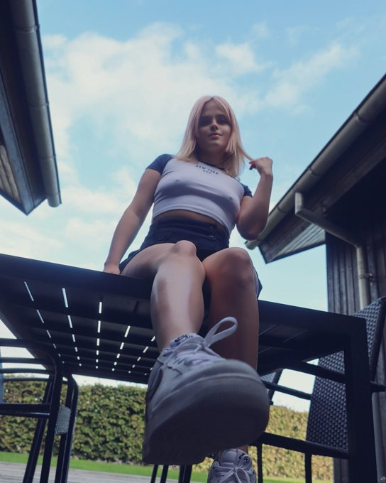 Die Pläne für meinen Sommerurlaub haben sich geändert 😆 

Ich habe spontan Ende des Monats eine Pauschalreise nach Kreta gebucht! Pure Entspannung und Erholung also 💆🏽‍♀️ 

1600€ hat mein Eigentum schon übernommen und 1300€ sind noch offen - Zack Zack 👏🏽