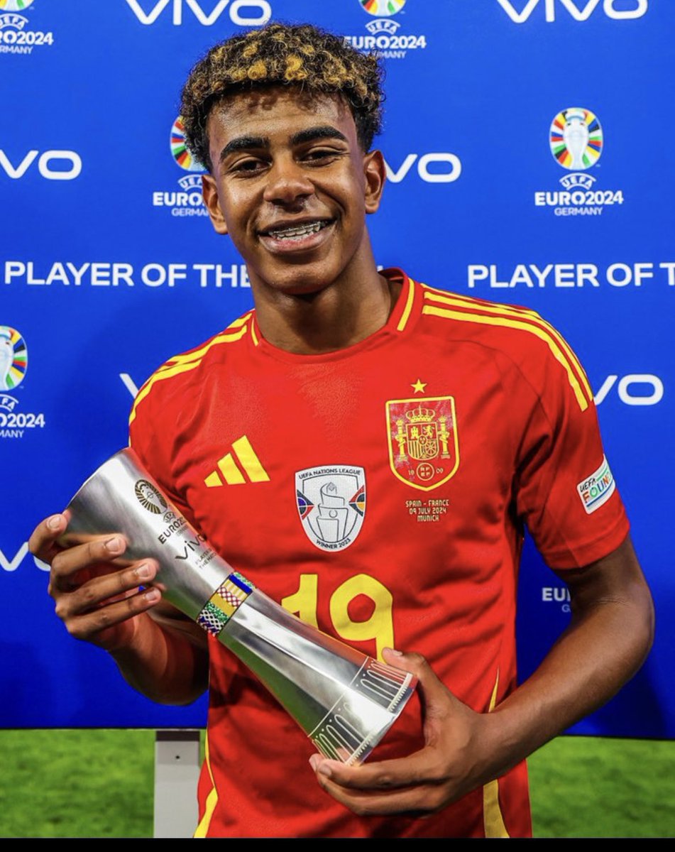 Lamine Yamal esta noche ha vacunado contra el racismo a todos los racistas españoles. Disfrutad, queridos.