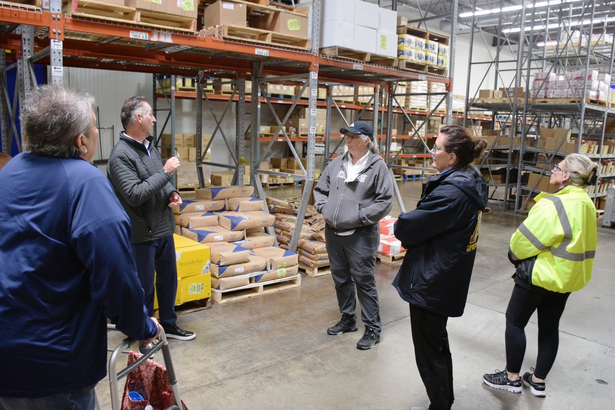 MNagriculture's tweet photo. Today, MN Ag in the Classroom hosted a Summer Teacher Tour focused on tracing the path of locally grown apples from orchard to market. The tour highlighted how this fruit is grown, researched, distributed, & made into delicious products within the Twin Cities.
#MNAg #MAITC https://t.co/x4k07zHHtQ