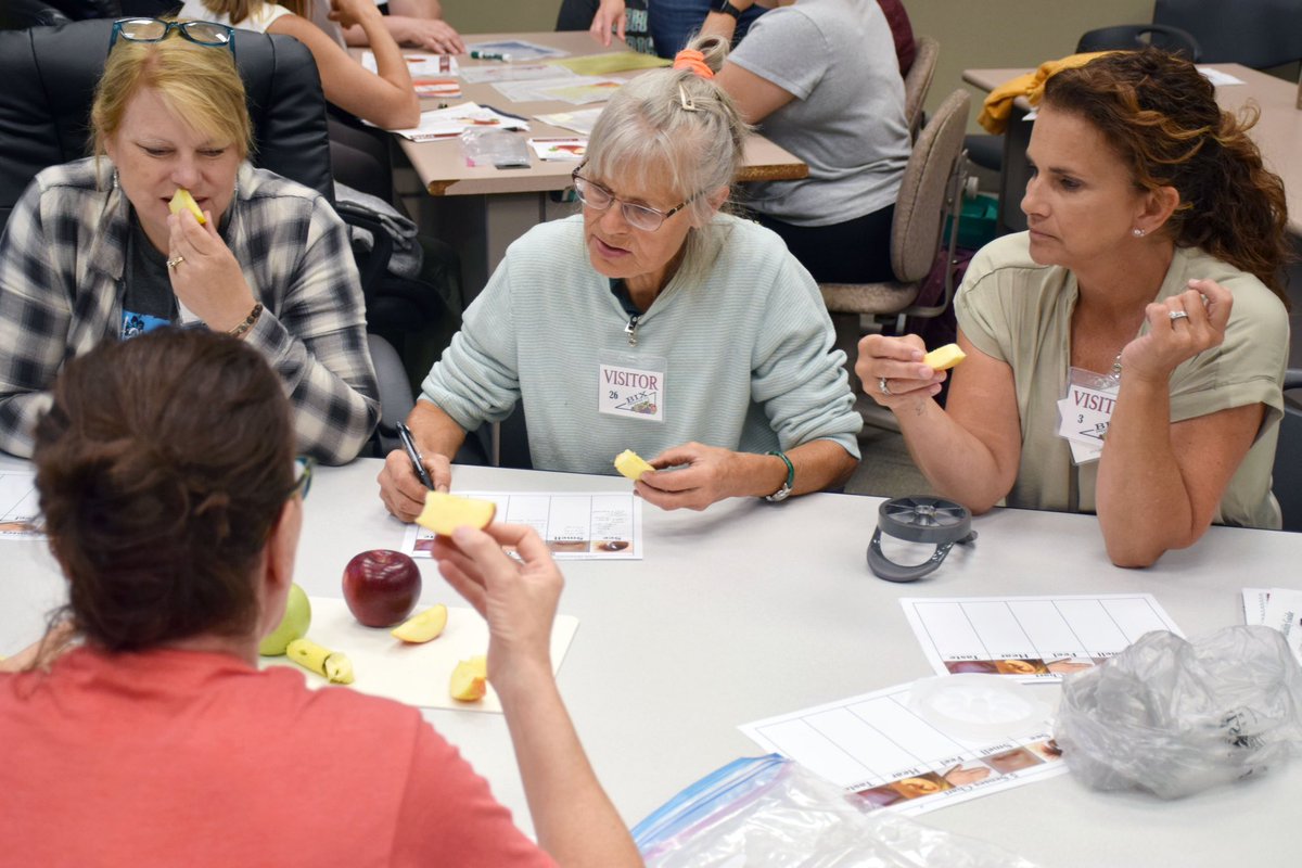 MNagriculture's tweet photo. Today, MN Ag in the Classroom hosted a Summer Teacher Tour focused on tracing the path of locally grown apples from orchard to market. The tour highlighted how this fruit is grown, researched, distributed, & made into delicious products within the Twin Cities.
#MNAg #MAITC https://t.co/x4k07zHHtQ