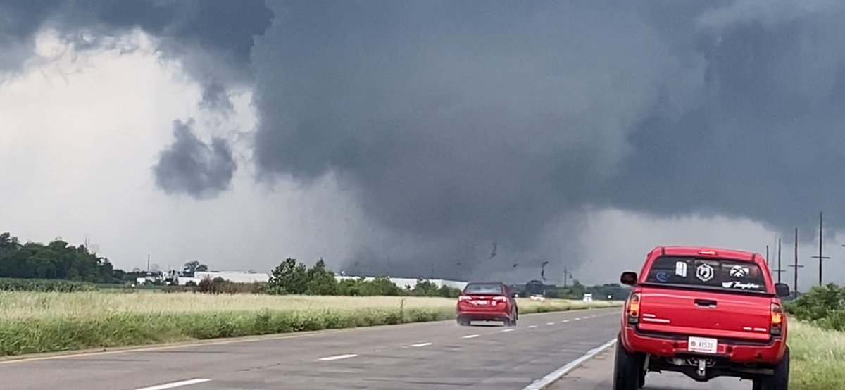 ThunderboltsPXP's tweet photo. Easily saw the strongest tornado so far on my life near Mount Vernon a short while ago #inwx @spann @ReedTimmerUSA https://t.co/TFBuopSfP3