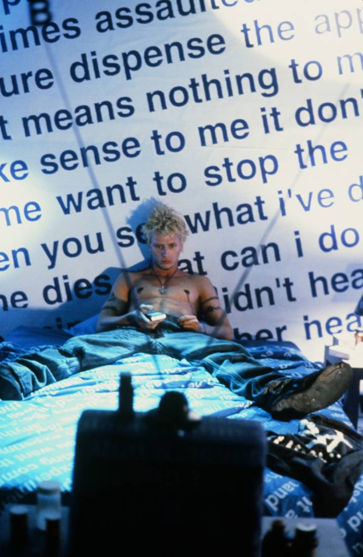 chriska9498's tweet photo. @DemdHorreur Pour ceux qui ont aimé l ambiance du film, laissez vous tenter par le film "nowhere" de gregg araki, vraiment. https://t.co/wIDKgRNU0Q