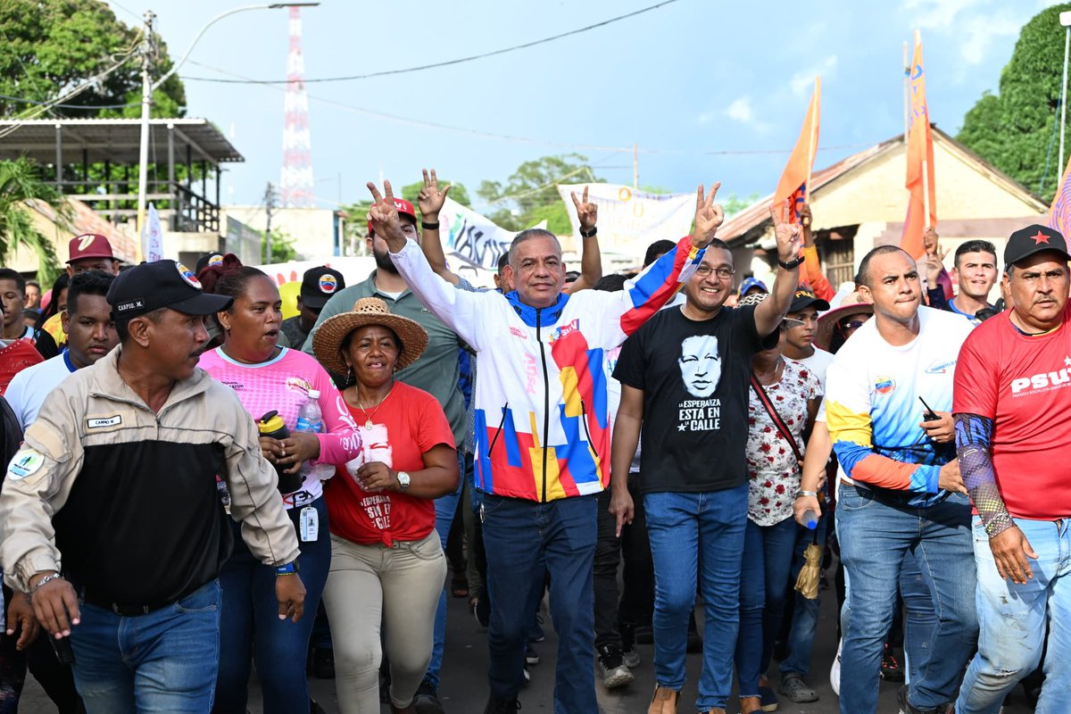Ángel Marcano (@amarcanopsuv) on Twitter photo Que huyan los patarucos porque el pueblo del Gallo Pinto en Maripa está en la calle defendiendo la Revolución Bolivariana y a su líder <a href="/NicolasMaduro/">Nicolás Maduro</a> Que huyan los patarucos porque el pueblo del Gallo Pinto en Maripa está en la calle defendiendo la Revolución Bolivariana y a su líder <a href="/NicolasMaduro/">Nicolás Maduro</a>